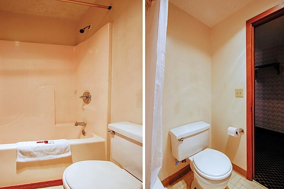 OYO Hotel Chapmanville Inn, WV - Hwy 119