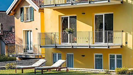 Two-Bedroom Deluxe Apartment with Garden View