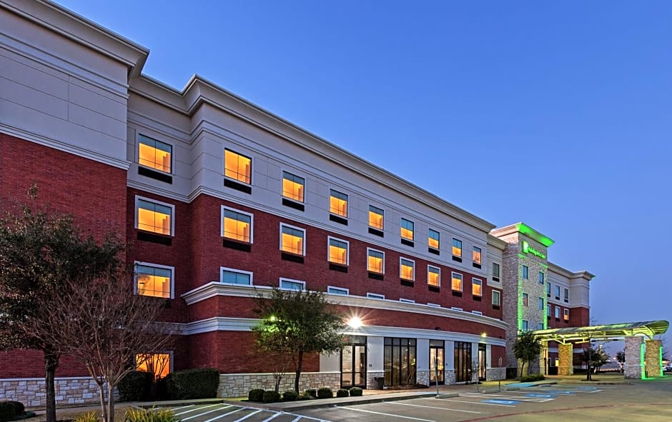 Holiday Inn and Suites McKinney - Allen By IHG