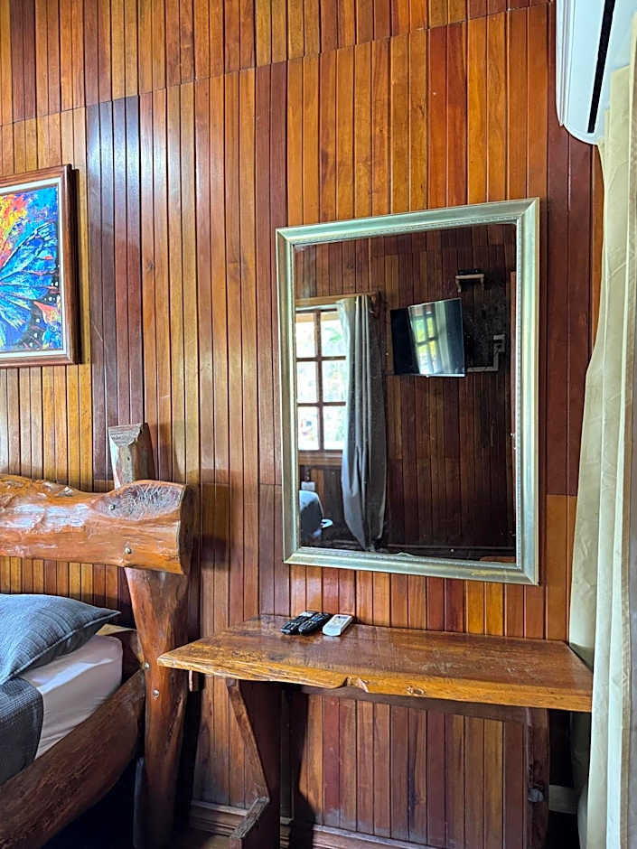 Hotel La Isla Inn