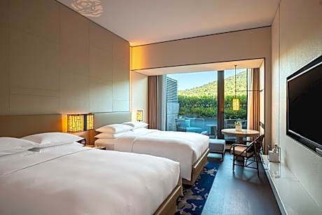 Balcony Premier, Guest room, 2 Double, Mountain view, Balcony