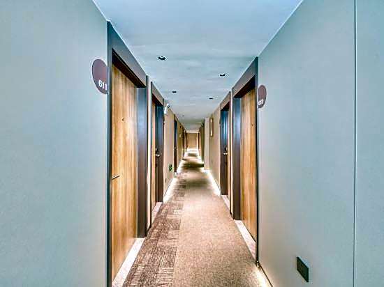 Home Inn (Ningbo Railway Station Daqingqiao Metro Station)
