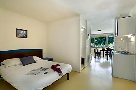 Studio (6 adults) with river view