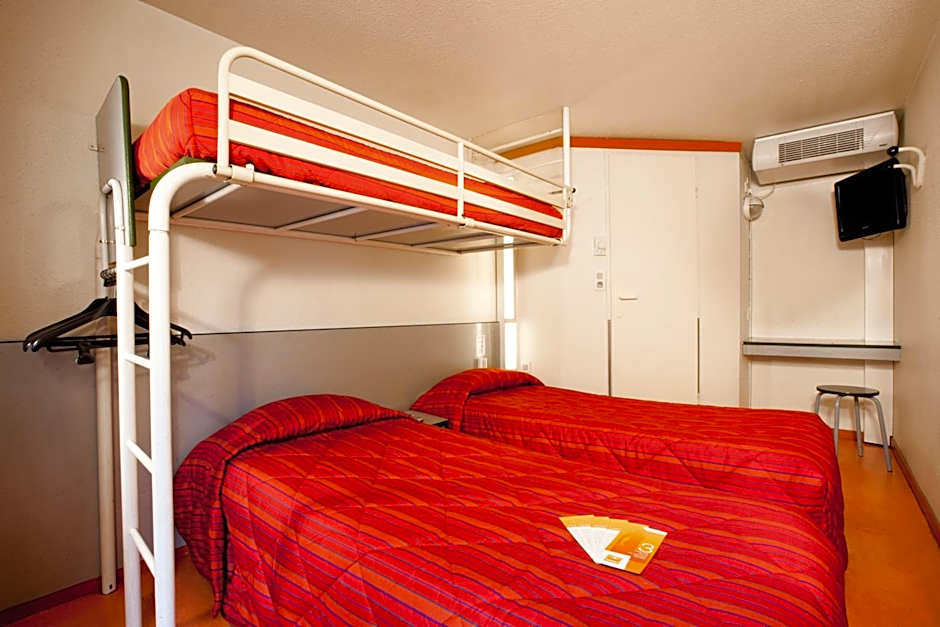 Photo 1 of 4 of Triple Room