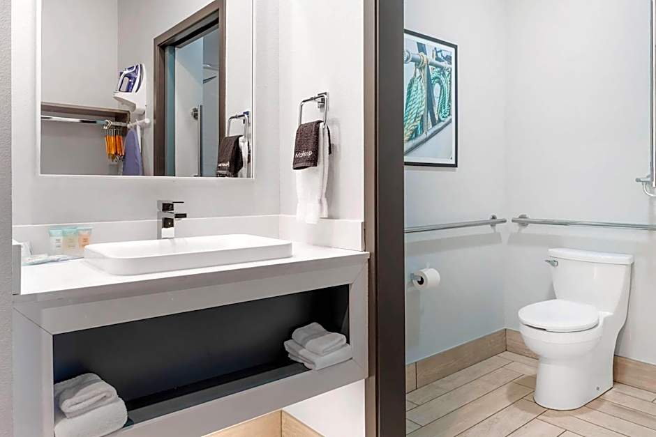 Edgewater Inn and Suites, an Ascend Collection Hotel