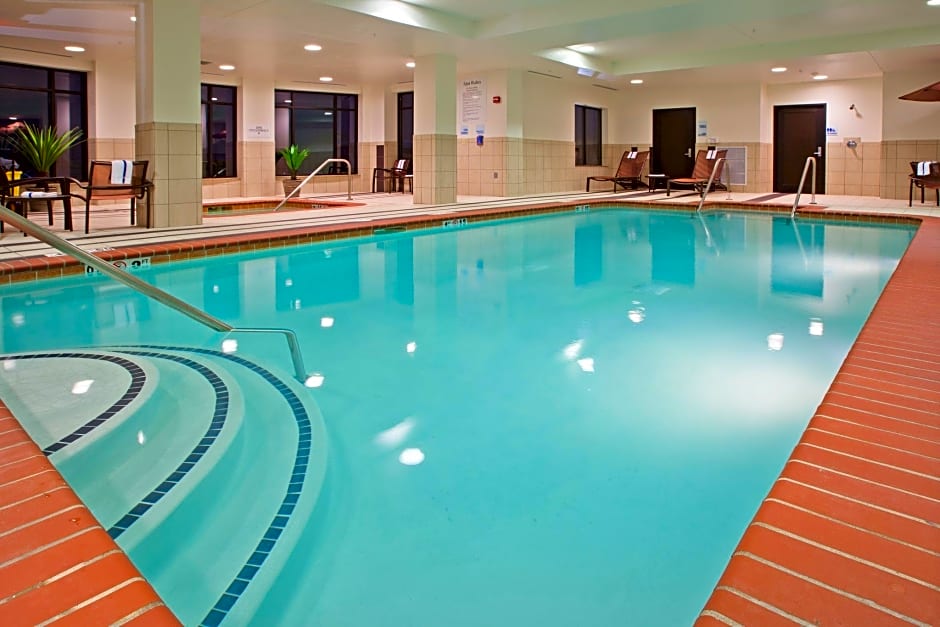 Holiday Inn Express Hotel And Suites Columbus Edinburgh By IHG