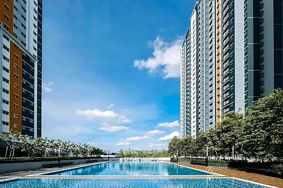 Casa D'Faiz Alanis near KLIA pool olympic size