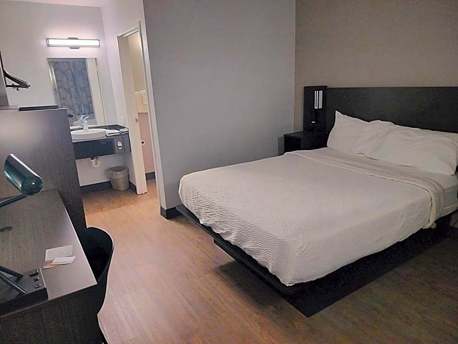 Motel 6-Bakersfield, CA - Convention Center