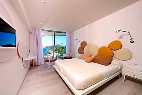 Double or Twin Room with Partial Sea View