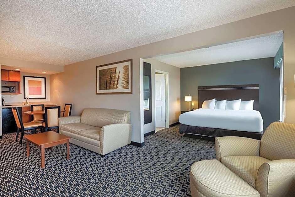 Wingate by Wyndham Gillette