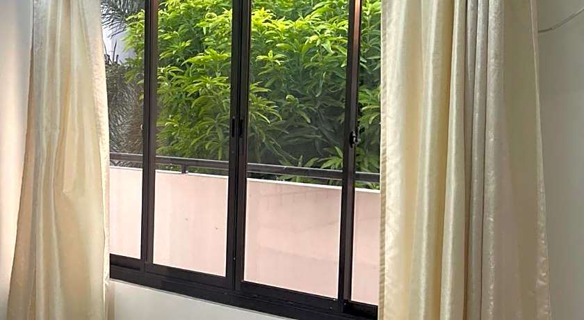 The Palines Apartment Hotel - Muntinlupa Near Evia