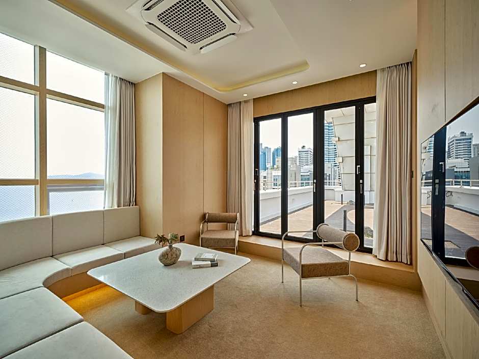 UH SUITE THE HAEUNDAE