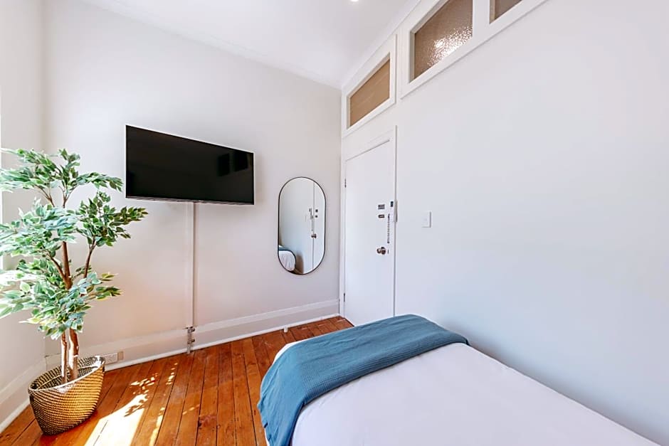 Gaslight Inn - Adults Only