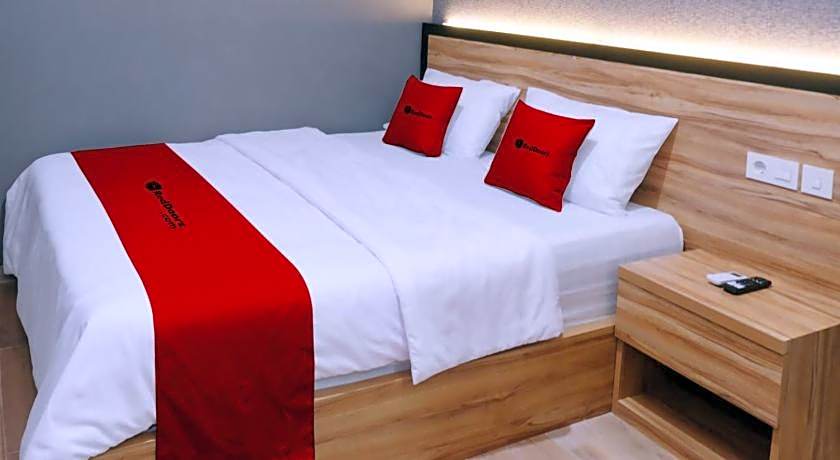 RedDoorz @ Hotel DPraya Pati