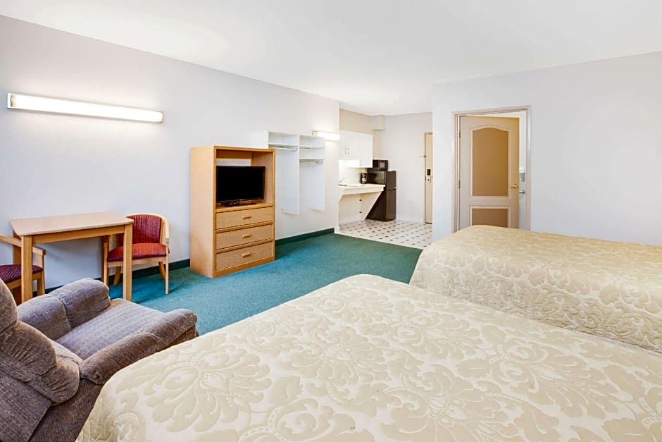 Super 8 by Wyndham Brooklyn