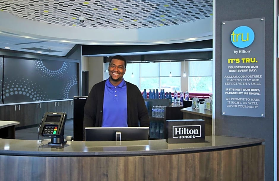 Tru by Hilton Mobile
