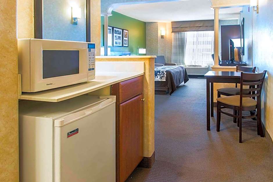 Sleep Inn & Suites Oregon - Toledo