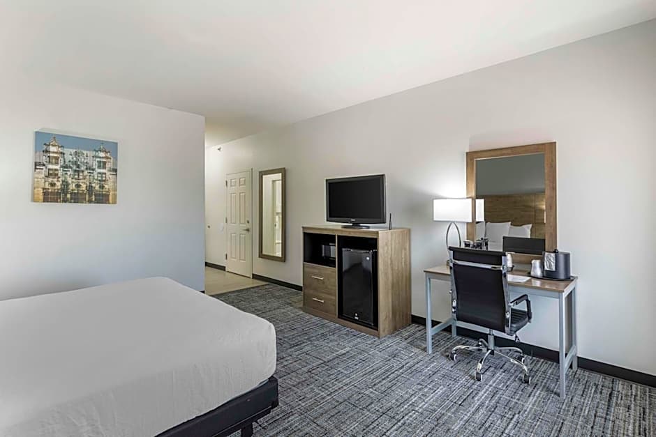 Best Western Plus MidAmerica Hotel