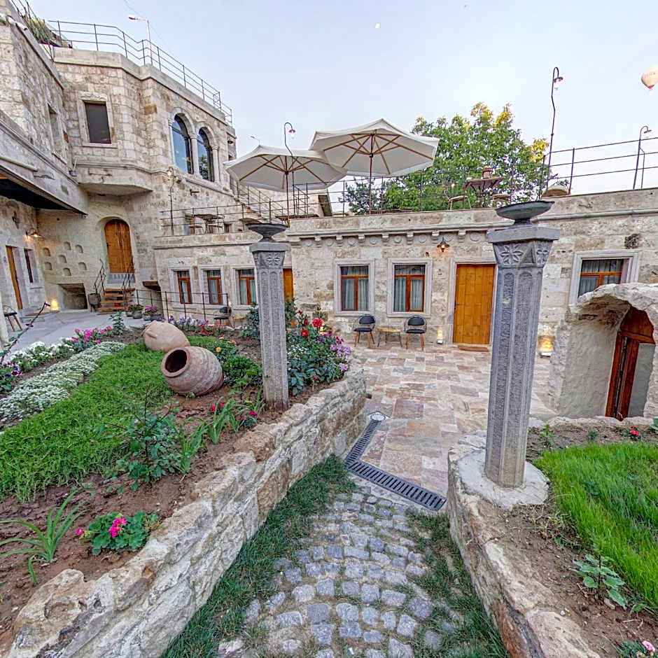 Sarnich Cave Suites