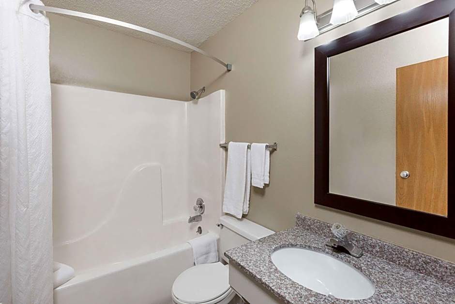 Super 8 by Wyndham Manhattan KS