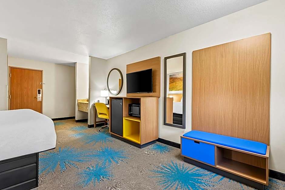 Days Inn by Wyndham Mitchell SD