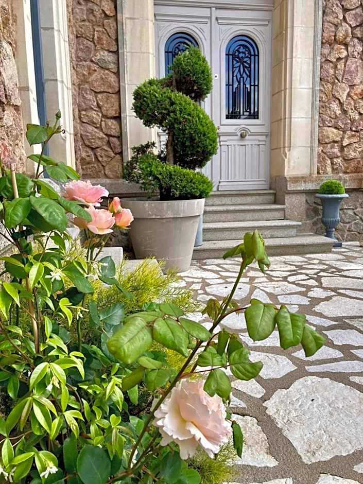 La Villa des Roses Gîte Chambres d'hôtes Piscine chauffée