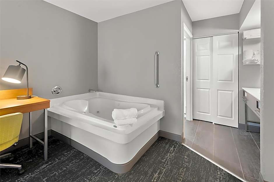 Hampton Inn By Hilton & Suites Newtown