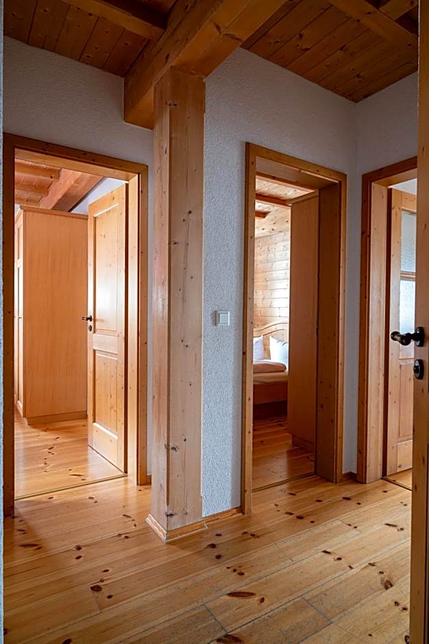 Ferienanlage Zum Silberstollen 2 Häuser am Berg Polderhof und Weißeritzhütte