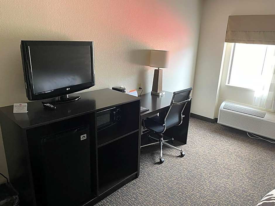 Sleep Inn & Suites Near Sports World Blvd.