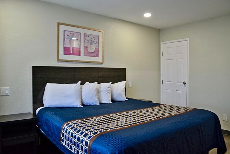 Maverick Motel - Modern Renovated Motel