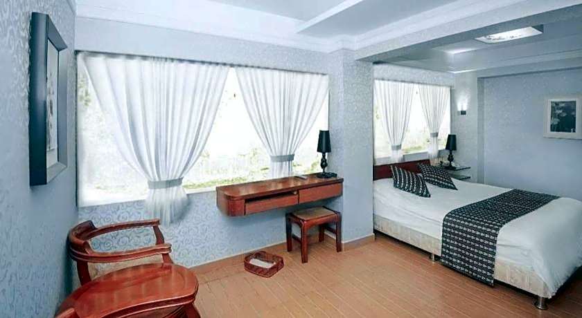 Holiday Hotel