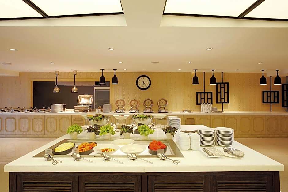 The Quarter Hualamphong by UHG