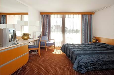 Standard Family Room (2 Adults + 2 Children)