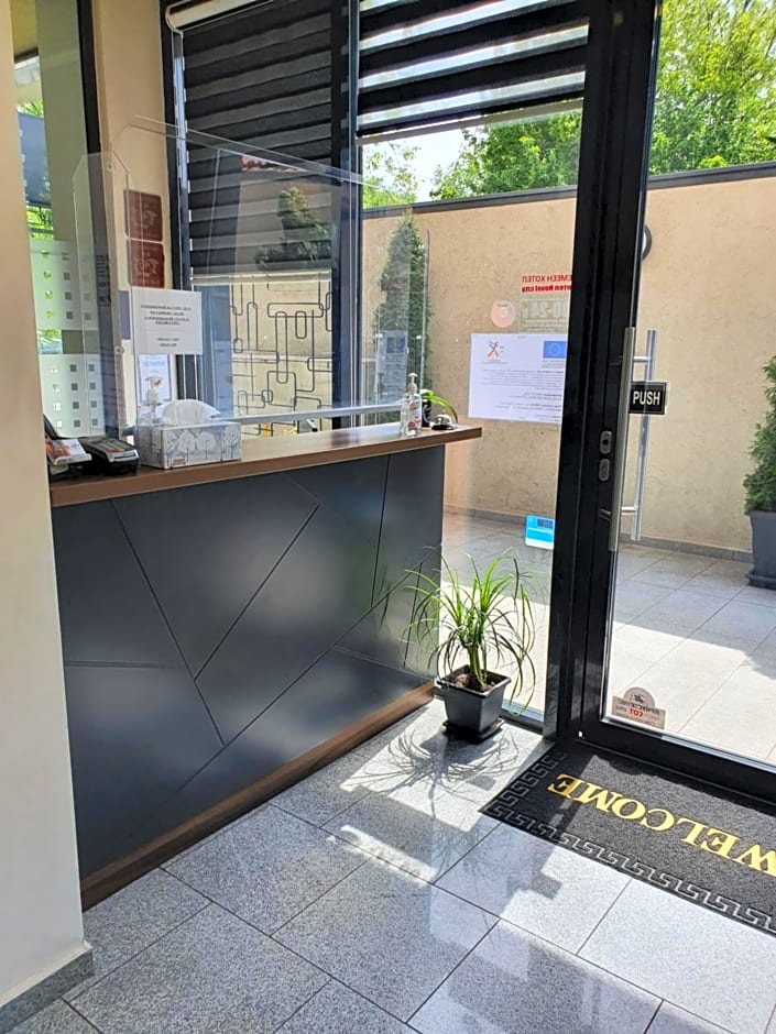 Family Hotel Novel City