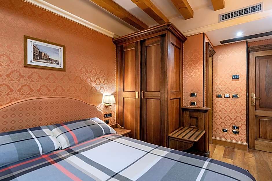 Hotel Montecarlo