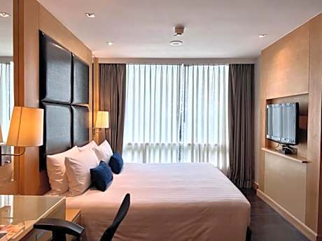 Deluxe One Bedroom Suite (City View)