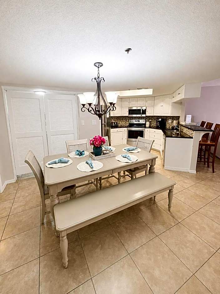 Beach Palms- Unit 102
