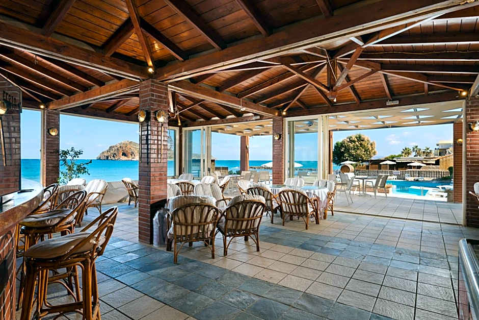 Hotel Haris on the beach