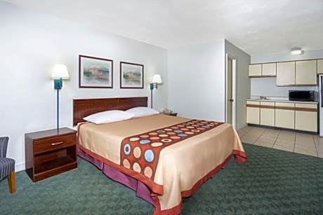 King Suite - Non-Smoking