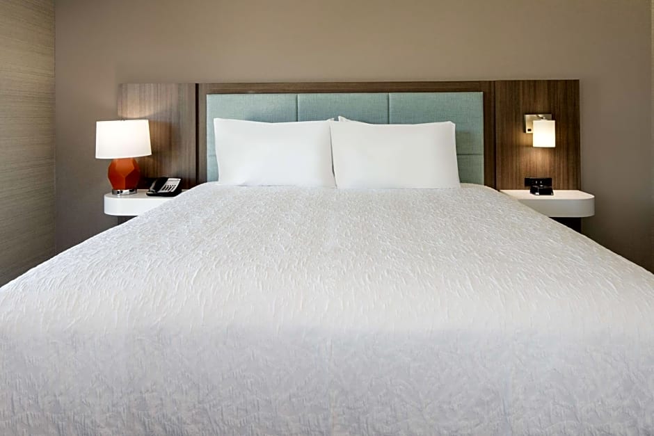 Hampton Inn By Hilton & Suites Gilroy, CA