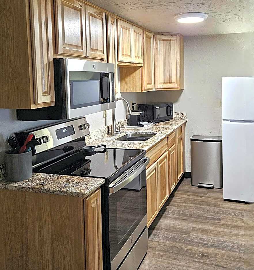Days Inn and Suites by Wyndham Downtown Missoula-University