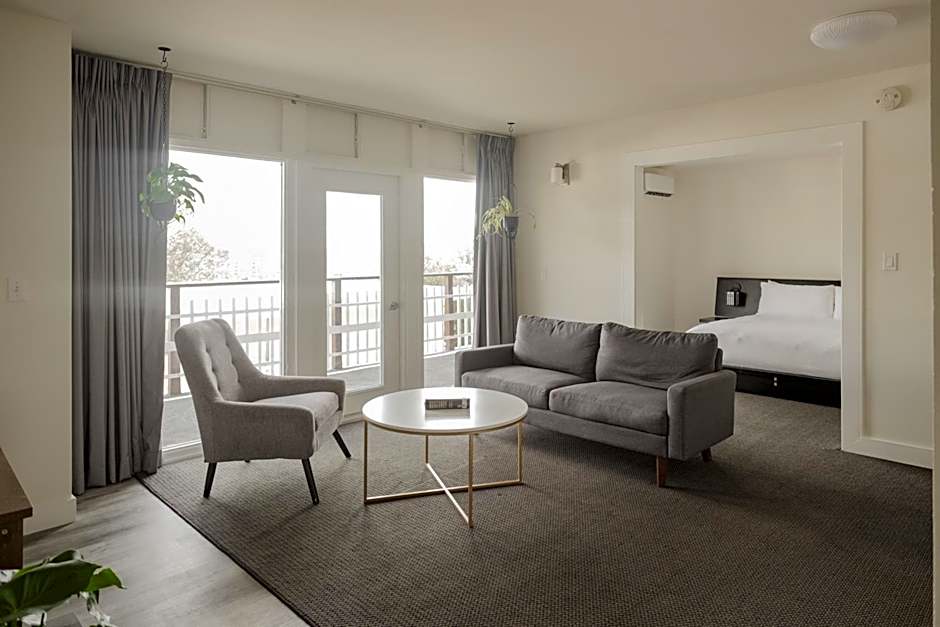 Hollywood Hills Hotel