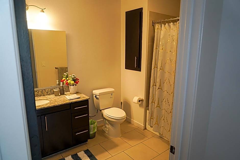 Luxury furnished & Designed 2 Bedroom Part Hotel in Woodland Hills