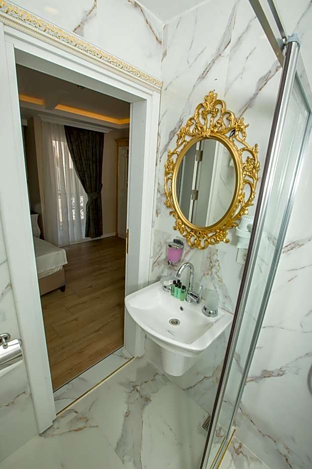 Atlantis Royal Hotel