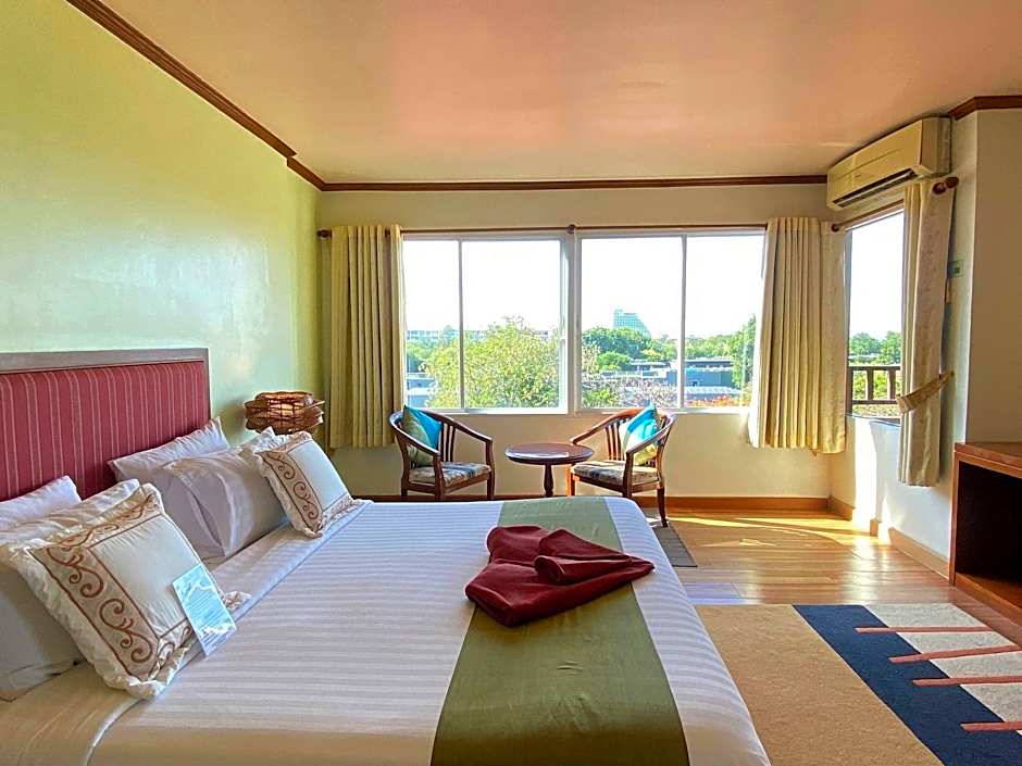 Thipurai beach hotel