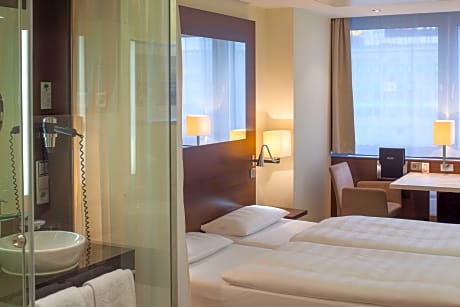 ROOM, DOUBLE OR TWIN BED, CITY VIEW