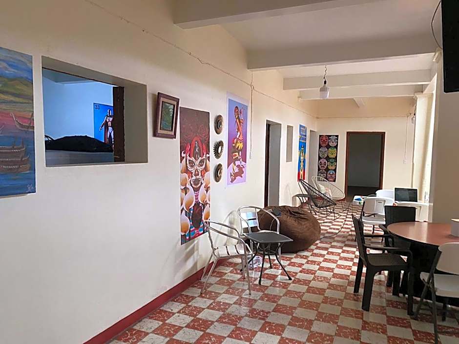 Hostal Mil Mascaras 2