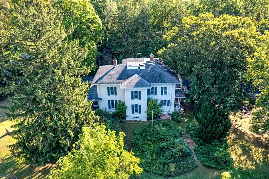 Monroe Manor Inn