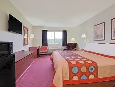 Super 8 by Wyndham Riverside/Kansas City