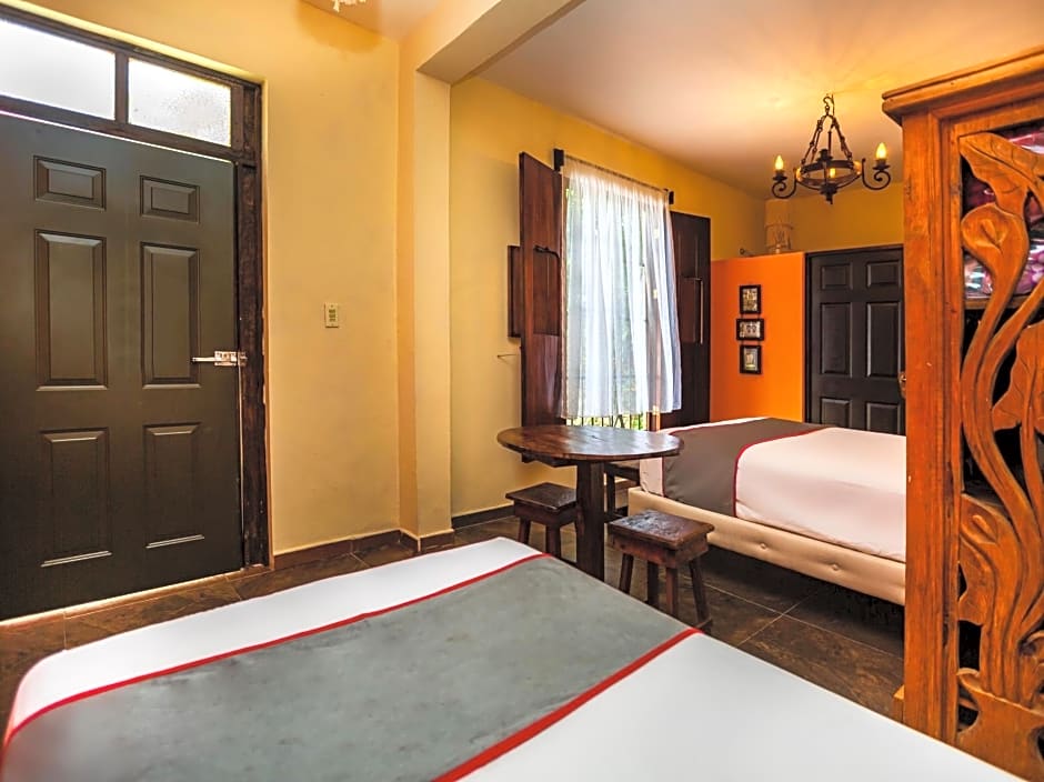 Casa Aluxes Hotel
